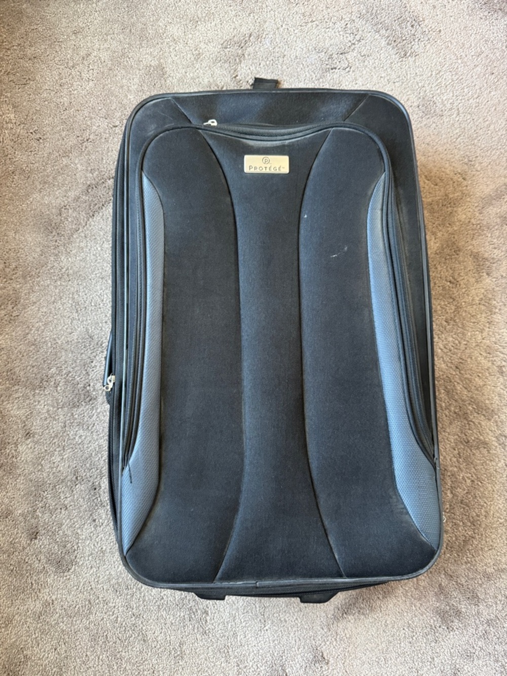 Protege Black Roller Suitcase